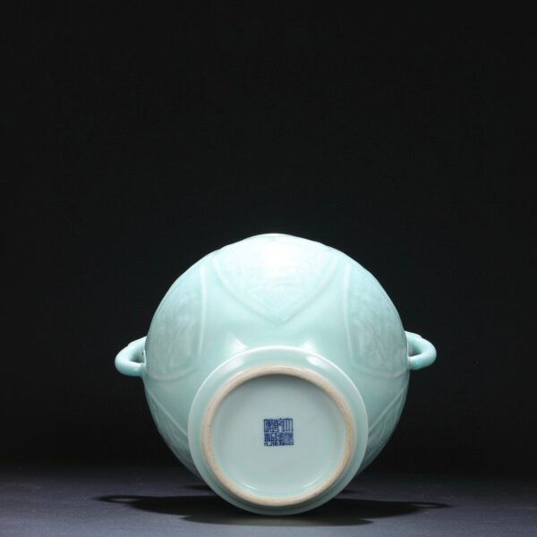 Old collection of Qing Qianlong Tianqing glaze Taotie elephant ear large vase - Image 9
