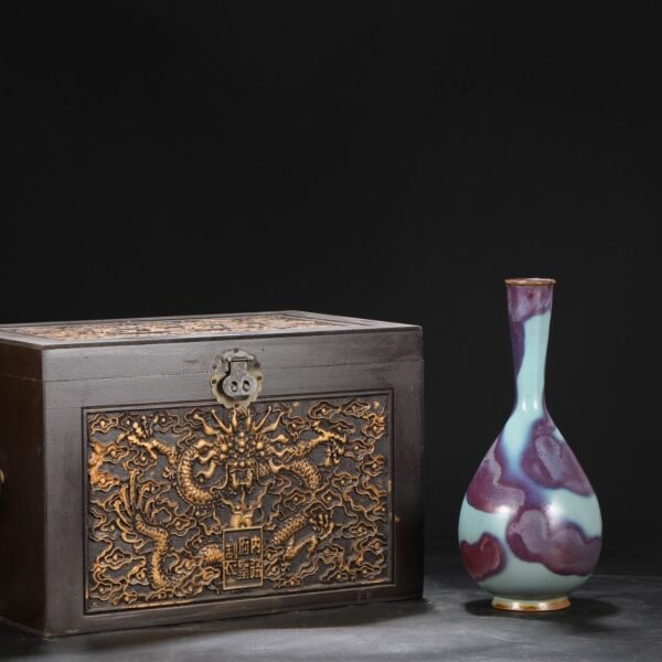 Old Collection Northern Song Dynasty Jun Kiln Purple-Red Spot Imperial Court Bold Bottle "Qianlong Imperial Title"
