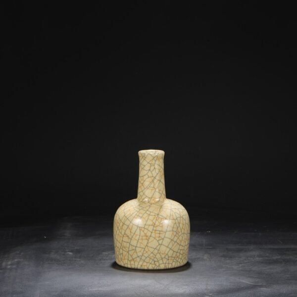 Beige glaze string pattern paper hanging bottle from the Ge kiln of the Northern Song Dynasty, "Qianlong imperial title" - Image 3