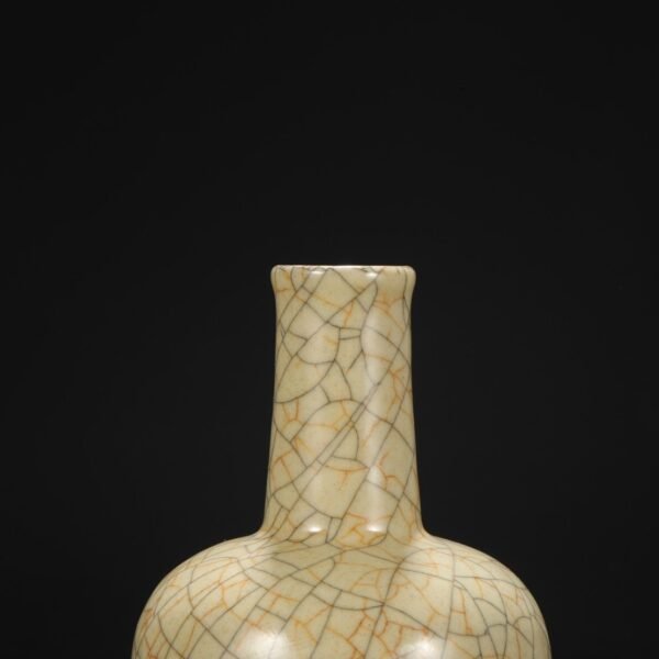 Beige glaze string pattern paper hanging bottle from the Ge kiln of the Northern Song Dynasty, "Qianlong imperial title" - Image 4