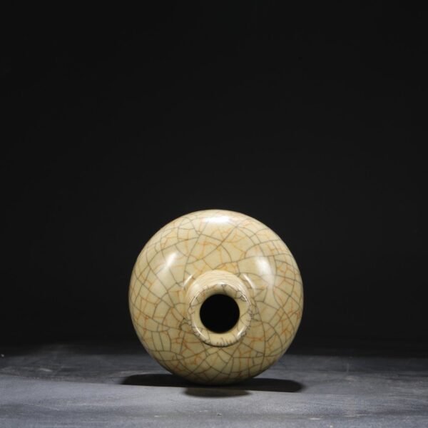 Beige glaze string pattern paper hanging bottle from the Ge kiln of the Northern Song Dynasty, "Qianlong imperial title" - Image 6
