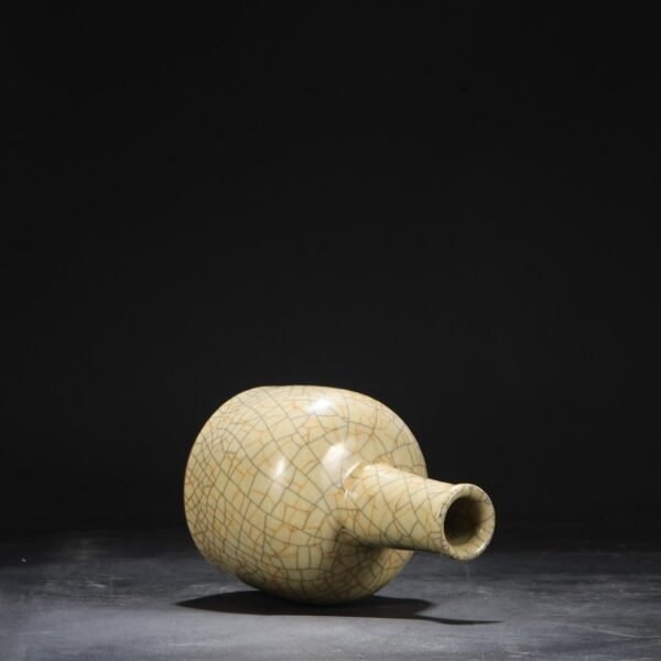 Beige glaze string pattern paper hanging bottle from the Ge kiln of the Northern Song Dynasty, "Qianlong imperial title" - Image 7