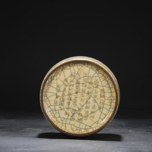 Beige glaze string pattern paper hanging bottle from the Ge kiln of the Northern Song Dynasty, "Qianlong imperial title" - Image 9