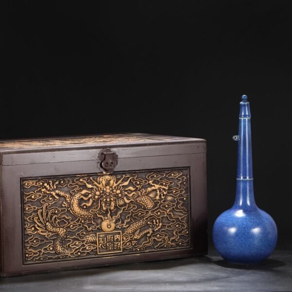 Old collection of Ming Dynasty Yongle blue glaze imperial court gifted bold bottle