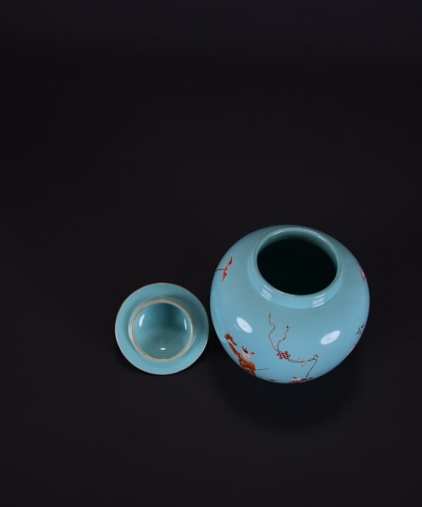 old collection of Qing Jiaqing green ground famille rose covered jar with baby play pattern - Image 6