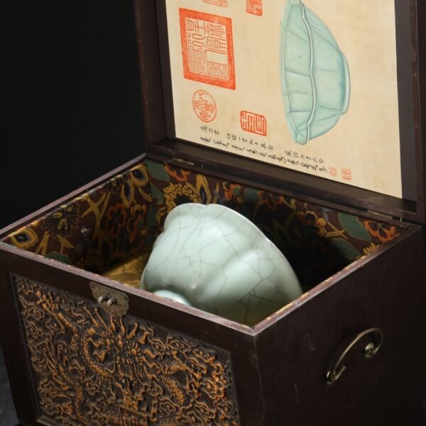 Old collection of Southern Song Dynasty official kiln green glaze melon-shaped deep-bellied large bowl "Qianlong imperial title" - Image 4