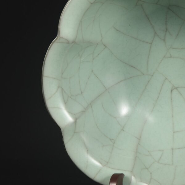 Old collection of Southern Song Dynasty official kiln green glaze melon-shaped deep-bellied large bowl "Qianlong imperial title" - Image 5