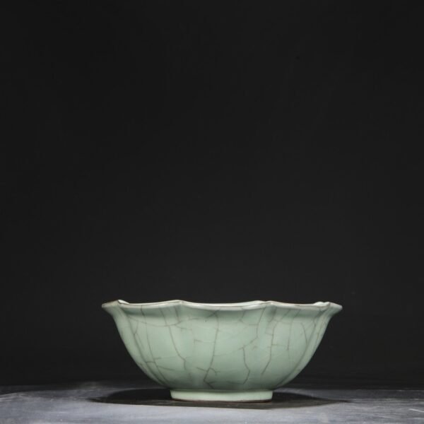 Old collection of Southern Song Dynasty official kiln green glaze melon-shaped deep-bellied large bowl "Qianlong imperial title" - Image 7