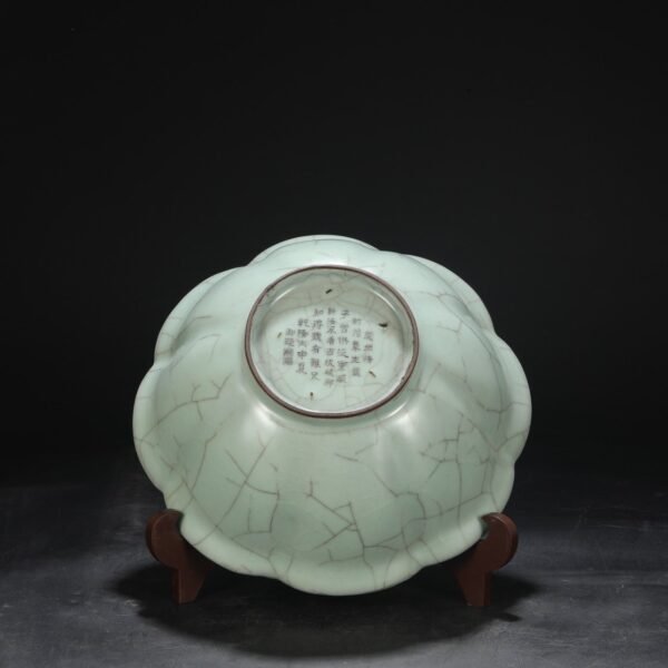 Old collection of Southern Song Dynasty official kiln green glaze melon-shaped deep-bellied large bowl "Qianlong imperial title" - Image 9