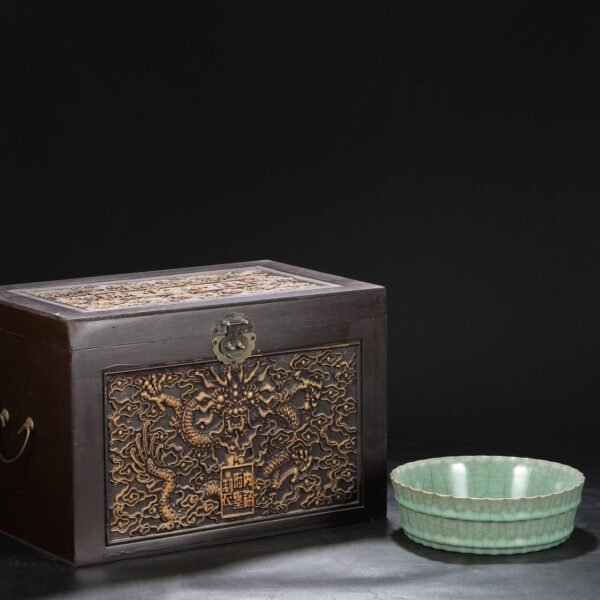 Old collection of Southern Song Dynasty official kiln green glaze palace imperial sugarcane section large washing basin "Yujin Garden"
