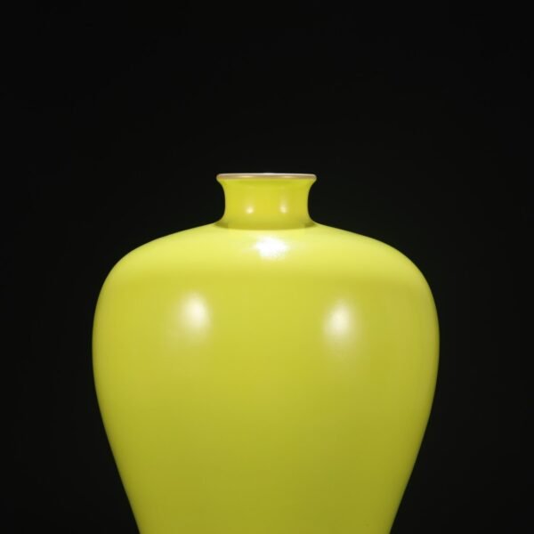 Old collection of Qing Dynasty Yongzheng Jiaohuang glaze imperial court large plum vase - Image 3
