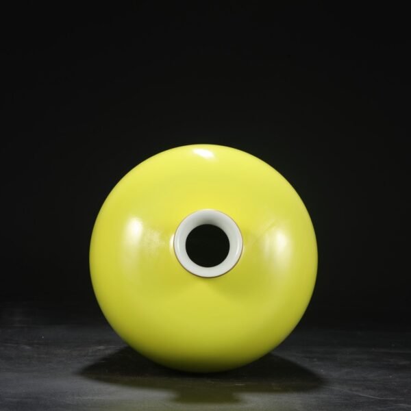 Old collection of Qing Dynasty Yongzheng Jiaohuang glaze imperial court large plum vase - Image 4
