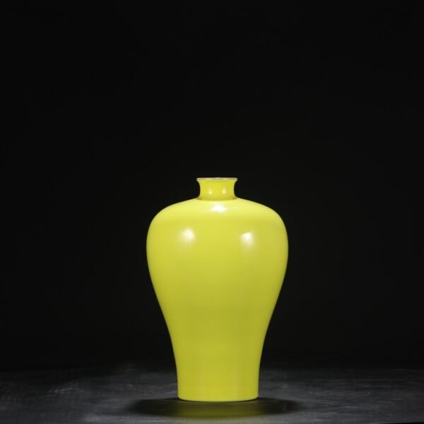 Old collection of Qing Dynasty Yongzheng Jiaohuang glaze imperial court large plum vase - Image 6