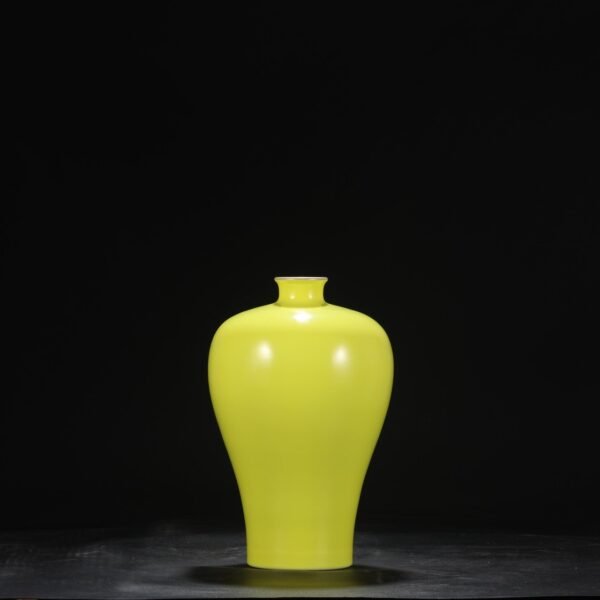 Old collection of Qing Dynasty Yongzheng Jiaohuang glaze imperial court large plum vase - Image 8