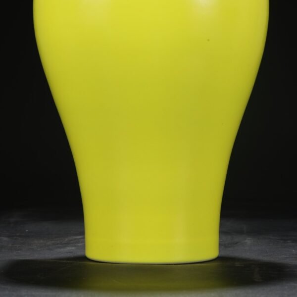 Old collection of Qing Dynasty Yongzheng Jiaohuang glaze imperial court large plum vase - Image 9