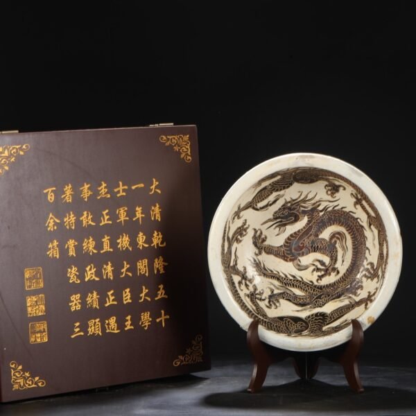 A large basin with a white background and black carved dragon pattern from the Cizhou kiln of the Northern Song Dynasty.