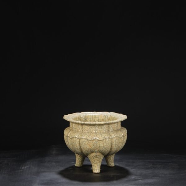 Beige glaze imperial court large furnace with sunflower-shaped mouth and melon-shaped edges from the Northern Song Dynasty Ge Kiln, old collection - Image 5