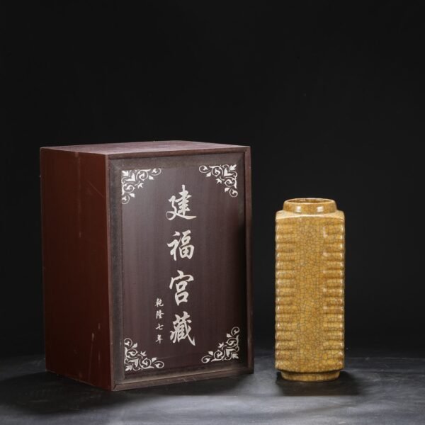 Beige glaze imperial imperial vase from the Northern Song Dynasty, old collection, Cong-style vase, "Inscribed by Emperor Qianlong"