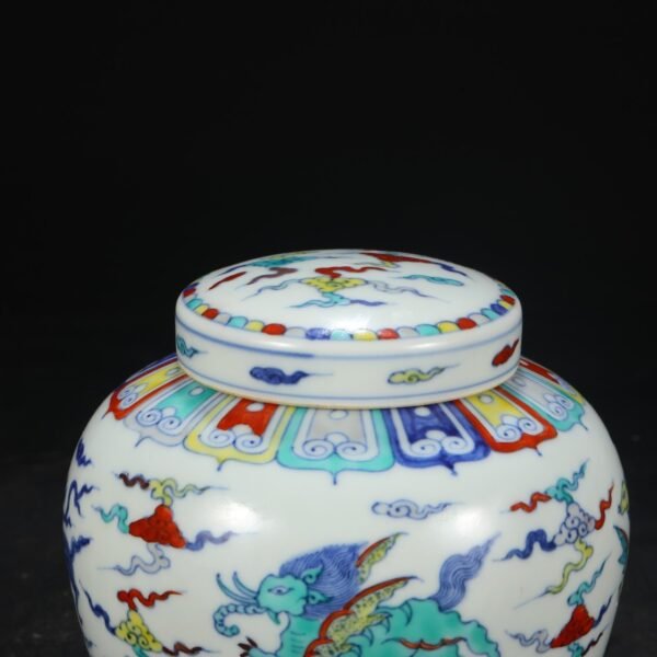 Old collection of Ming Chenghua Doucai Seawater Sea Monster Pattern Tianzi Covered Jar - Image 3