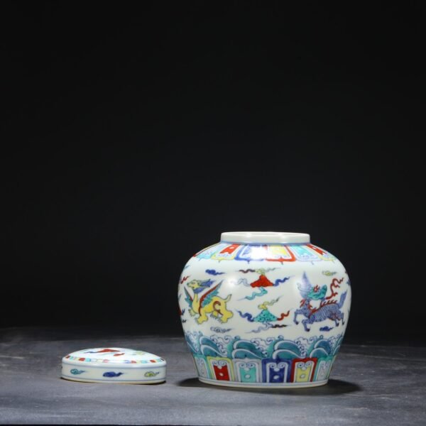 Old collection of Ming Chenghua Doucai Seawater Sea Monster Pattern Tianzi Covered Jar - Image 5