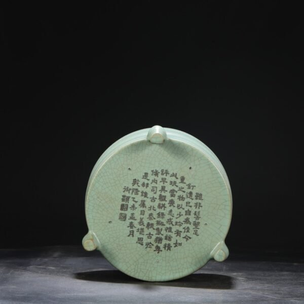 A Northern Song Dynasty Ru kiln celadon glaze imperial court string pattern three-legged large censer washbasin "Qianlong imperial title" - Image 4
