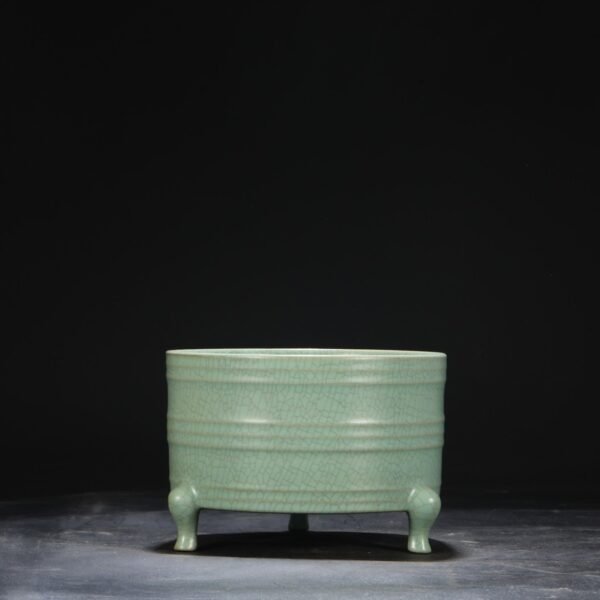 A Northern Song Dynasty Ru kiln celadon glaze imperial court string pattern three-legged large censer washbasin "Qianlong imperial title" - Image 6