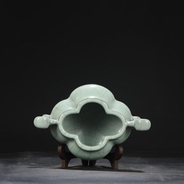 Old Collection Southern Song Dynasty Official Kiln Green Glaze Palace Sacrificial Ritual Utensils Three-legged Tripod-shaped Stove - Image 5