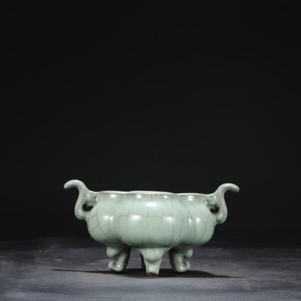 Old Collection Southern Song Dynasty Official Kiln Green Glaze Palace Sacrificial Ritual Utensils Three-legged Tripod-shaped Stove - Image 6