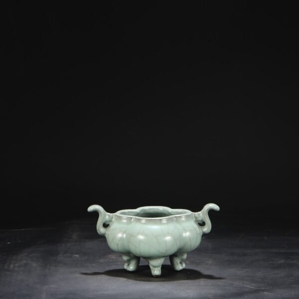 Old Collection Southern Song Dynasty Official Kiln Green Glaze Palace Sacrificial Ritual Utensils Three-legged Tripod-shaped Stove - Image 8