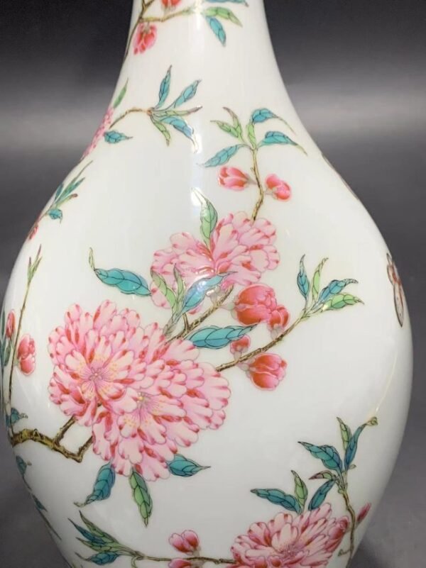Qing Yongzheng pastel peach blossom and butterfly pattern vase - Image 5