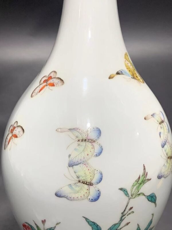 Qing Yongzheng pastel peach blossom and butterfly pattern vase - Image 6