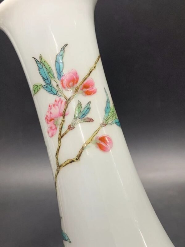 Qing Yongzheng pastel peach blossom and butterfly pattern vase - Image 7