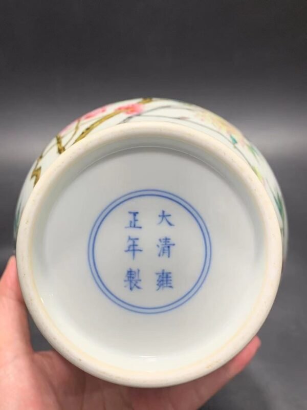 Qing Yongzheng pastel peach blossom and butterfly pattern vase - Image 8