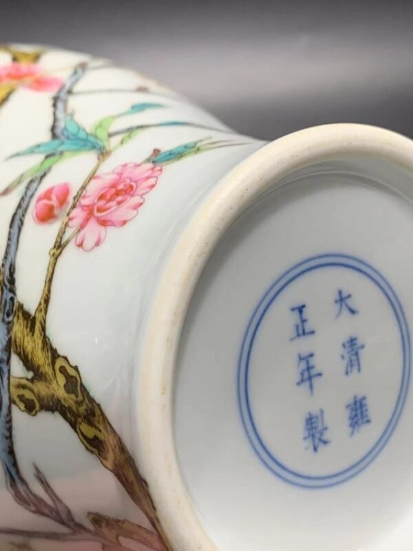 Qing Yongzheng pastel peach blossom and butterfly pattern vase - Image 9