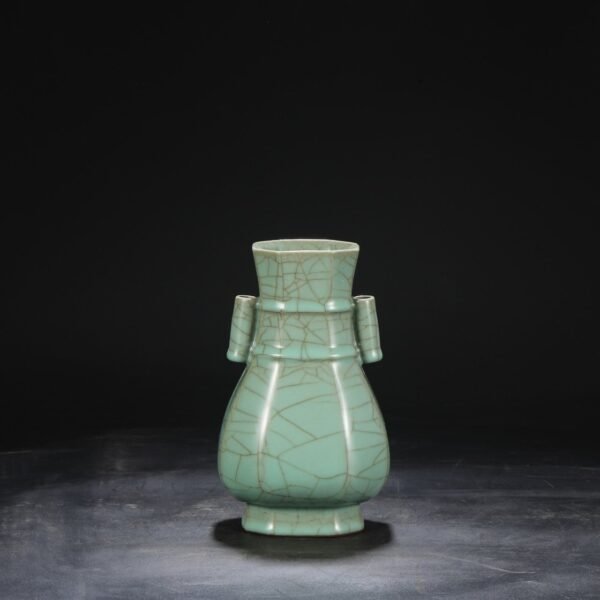An old collection of the Southern Song Dynasty Xiu Nei Si official kiln green glaze imperial court imperial octagonal pierced ear vase. - Image 3