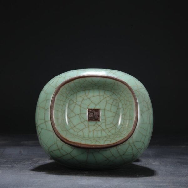 Old collection of Southern Song Dynasty official kiln green glaze imperial palace Guan Er bottle - Image 2