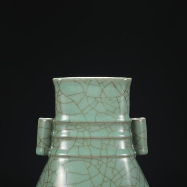 Old collection of Southern Song Dynasty official kiln green glaze imperial palace Guan Er bottle - Image 3