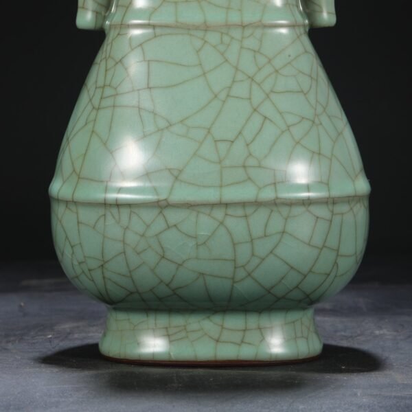 Old collection of Southern Song Dynasty official kiln green glaze imperial palace Guan Er bottle - Image 6