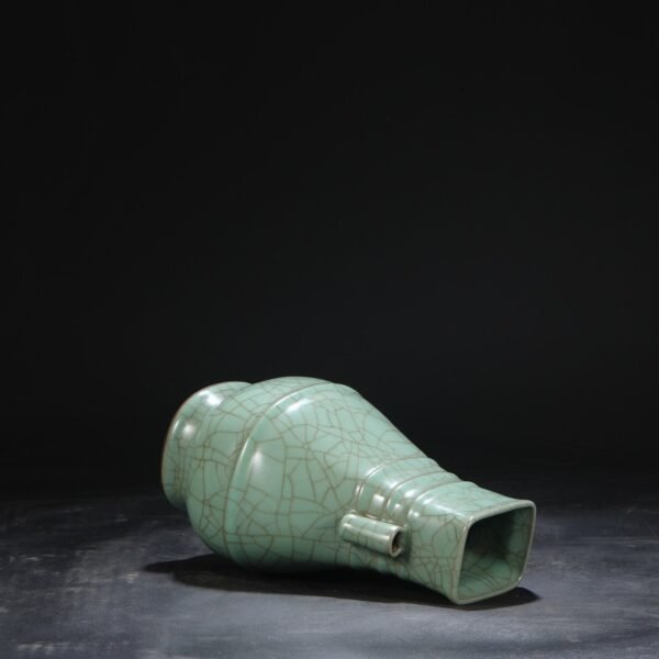 Old collection of Southern Song Dynasty official kiln green glaze imperial palace Guan Er bottle - Image 7