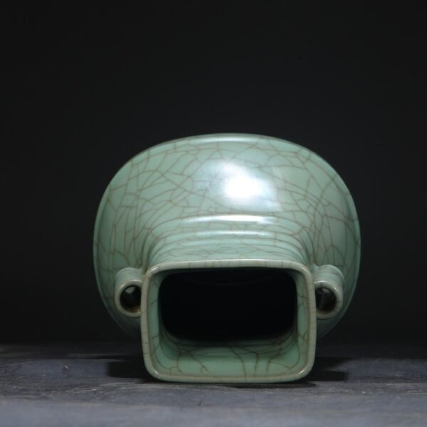 Old collection of Southern Song Dynasty official kiln green glaze imperial palace Guan Er bottle - Image 9