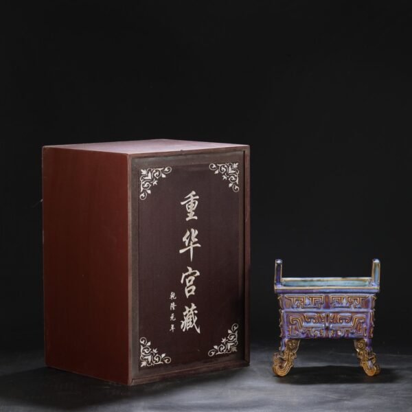 A Northern Song Dynasty Jun kiln grape purple palace sacrificial ritual vessel. Square tripod furnace with "Qianlong imperial title"