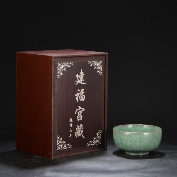 An old Southern Song Dynasty official kiln green glaze imperial court Arhat bowl with "Qianlong imperial title"