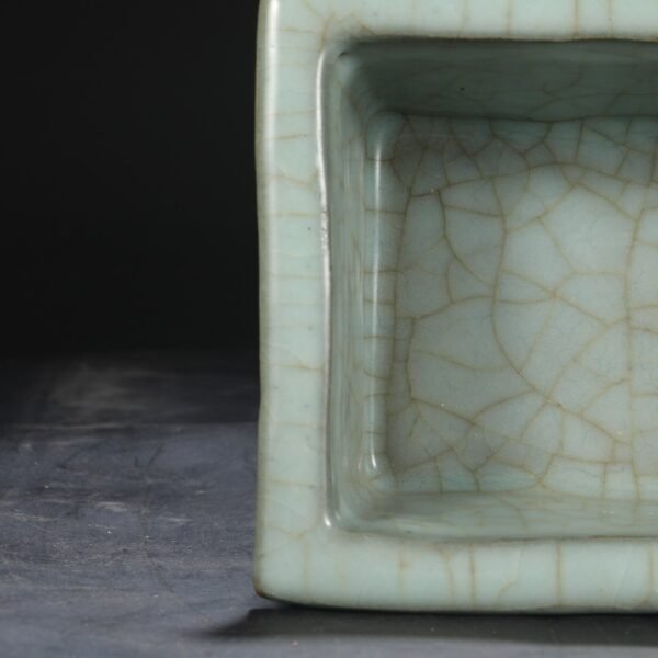 Old collection of Southern Song Dynasty official kiln green glaze square basin "Qianlong imperial title" - Image 2