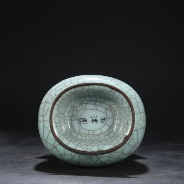 Old collection of Southern Song Dynasty official kiln green glaze imperial palace Guan Er bottle "Yujinyuan" - Image 7