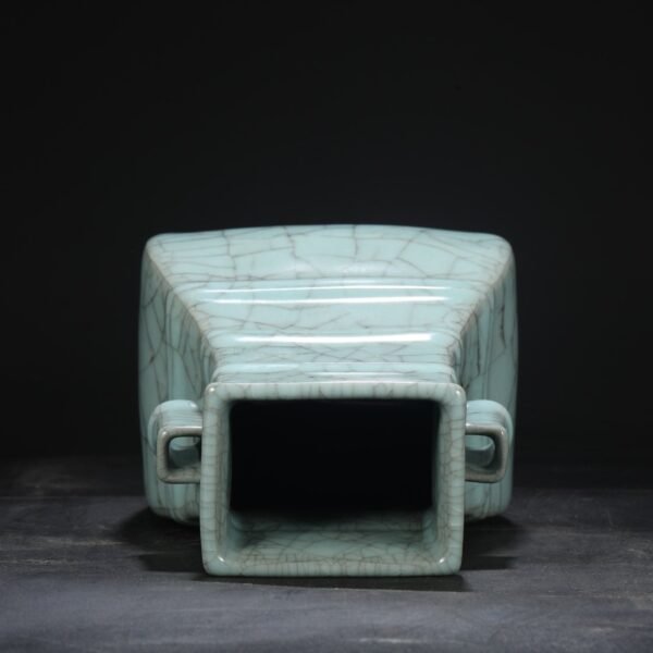 An old Southern Song Dynasty imperial green-glazed square-shaped bottle with pierced ears, inscribed by Emperor Qianlong. - Image 6