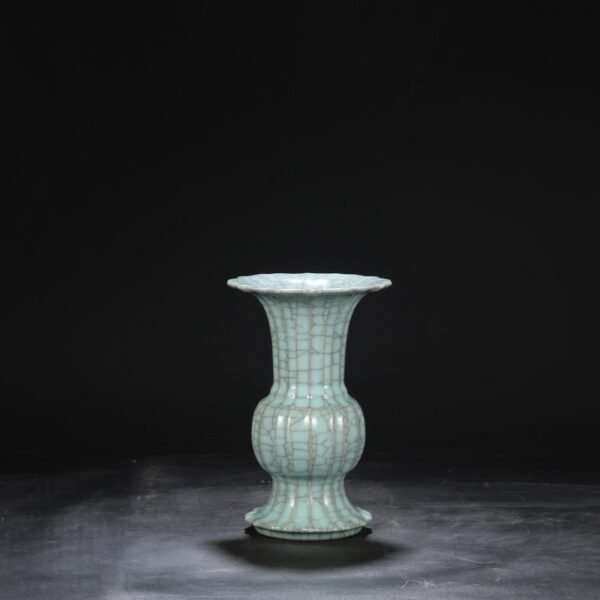 Old collection of Southern Song Dynasty official kiln green glaze melon-shaped flower solitary "Qianlong imperial title" - Image 3