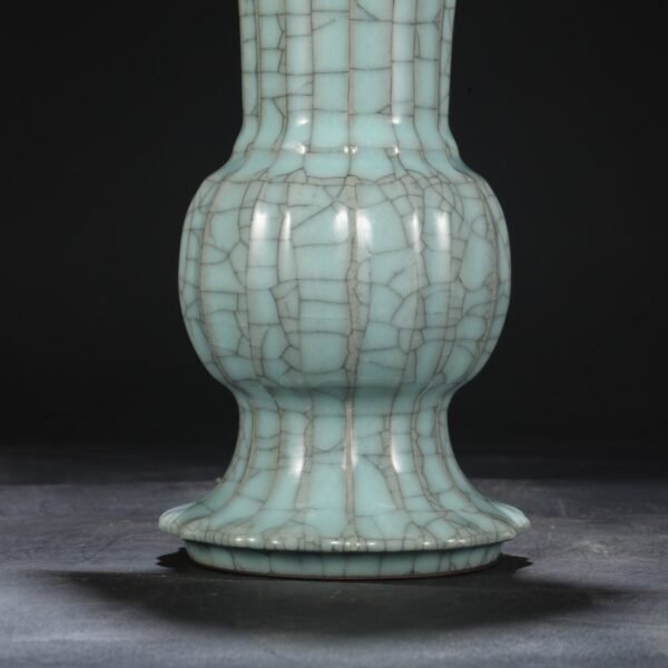 Old collection of Southern Song Dynasty official kiln green glaze melon-shaped flower solitary "Qianlong imperial title" - Image 5