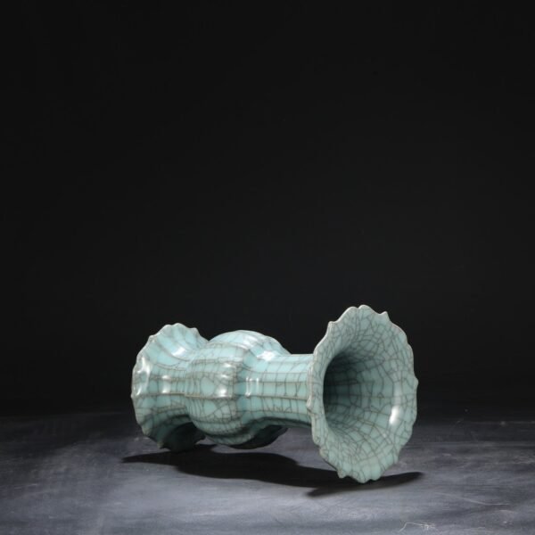 Old collection of Southern Song Dynasty official kiln green glaze melon-shaped flower solitary "Qianlong imperial title" - Image 7