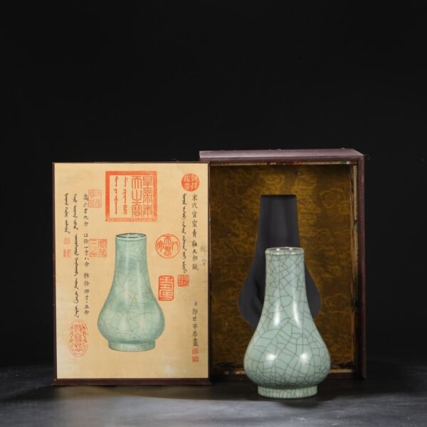 Old collection of Southern Song Dynasty official kiln green glaze imperial court bold bottle "Qianlong imperial title" - Image 3