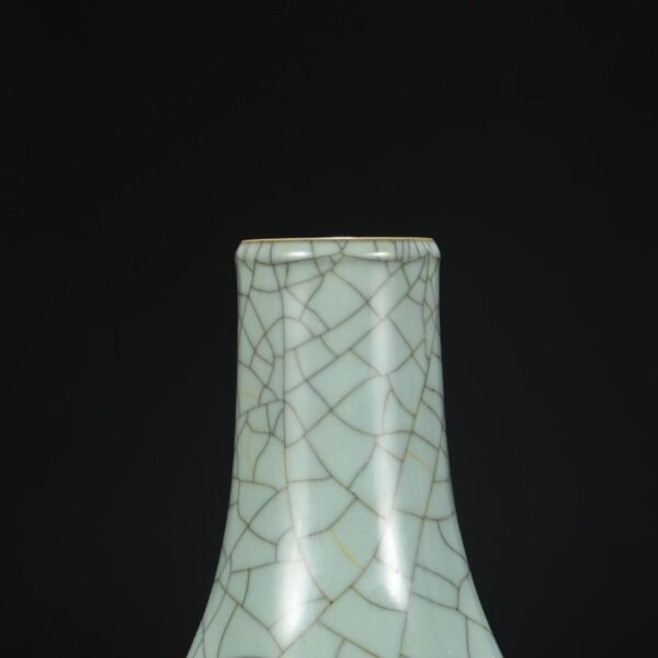 Old collection of Southern Song Dynasty official kiln green glaze imperial court bold bottle "Qianlong imperial title" - Image 6